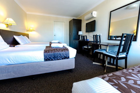 Abcot Inn - Redcliffe Tourism 8
