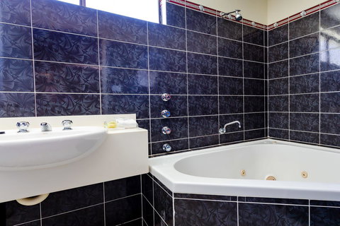 Abcot Inn - Redcliffe Tourism 15