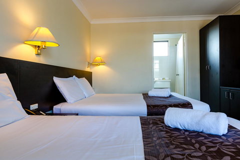 Abcot Inn - Redcliffe Tourism 11