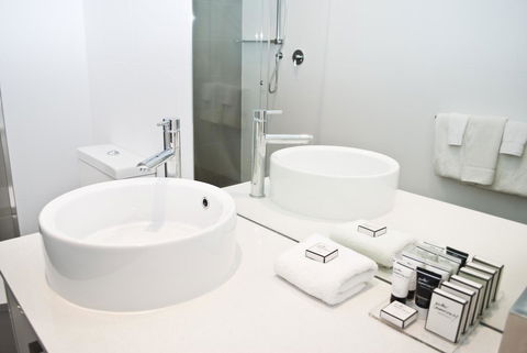 Mawson Lakes Hotel - Redcliffe Tourism 4