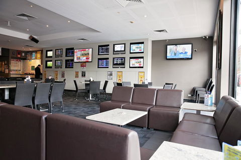 Mawson Lakes Hotel - Redcliffe Tourism 19