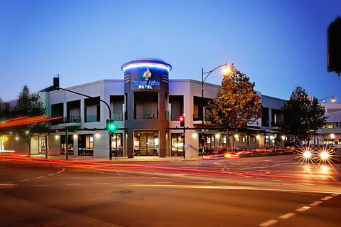 Mawson Lakes Hotel - Redcliffe Tourism 0
