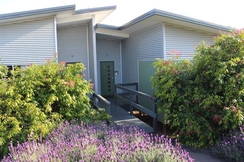 Beltana Villas - Redcliffe Tourism 13