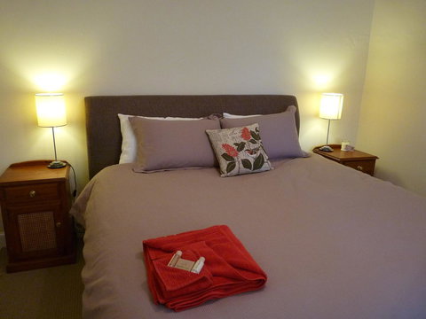 Andy\'s Accommodation - Redcliffe Tourism 1