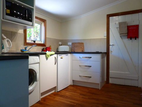 Andy\'s Accommodation - Redcliffe Tourism 15