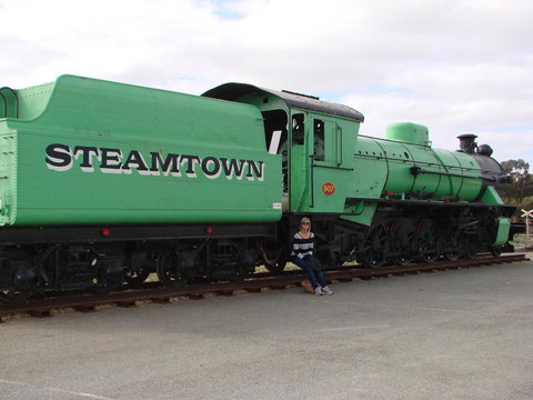 Andy\'s Accommodation - Redcliffe Tourism 24