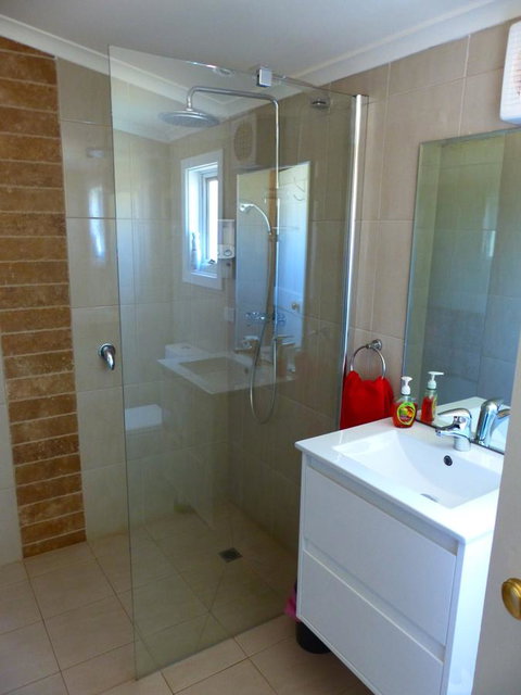 Andy\'s Accommodation - Redcliffe Tourism 21