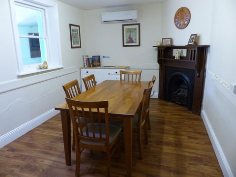 Andy\'s Accommodation - Redcliffe Tourism 5