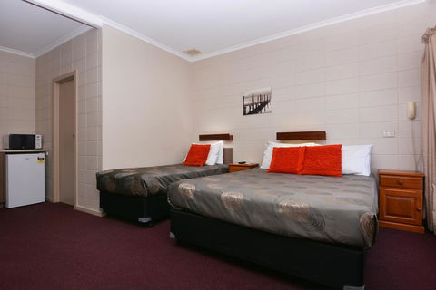 Motel Poinsettia - Redcliffe Tourism 4
