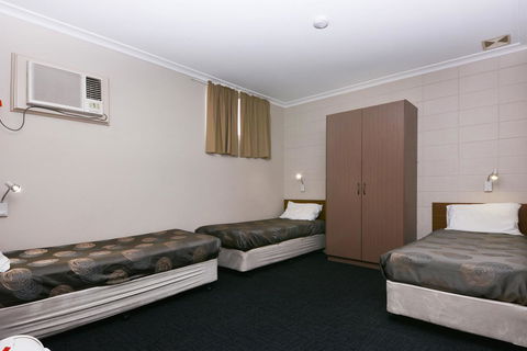 Motel Poinsettia - Redcliffe Tourism 23