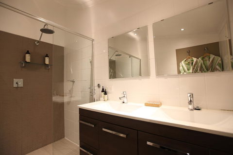 One Tree Bed And Breakfast - Redcliffe Tourism 20