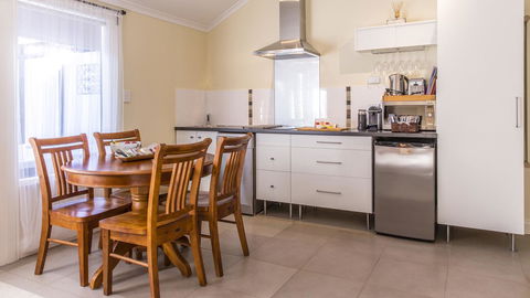 One Tree Bed And Breakfast - Redcliffe Tourism 18