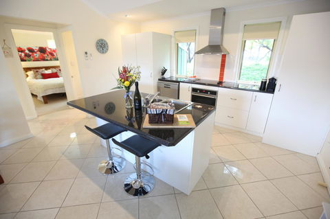 One Tree Bed And Breakfast - Redcliffe Tourism 8