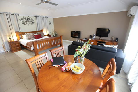 One Tree Bed And Breakfast - Redcliffe Tourism 16