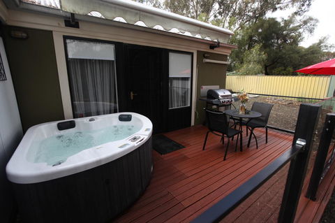 One Tree Bed And Breakfast - Redcliffe Tourism 13