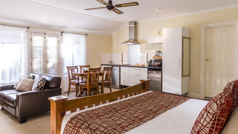 One Tree Bed And Breakfast - Redcliffe Tourism 17