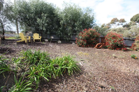 One Tree Bed And Breakfast - Redcliffe Tourism 4