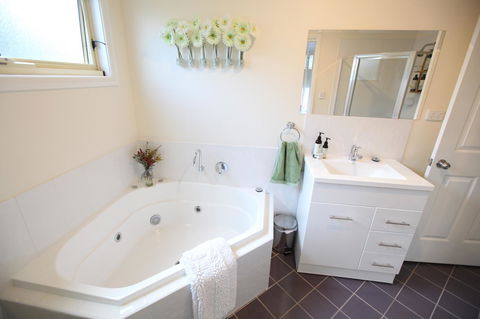 One Tree Bed And Breakfast - Redcliffe Tourism 10