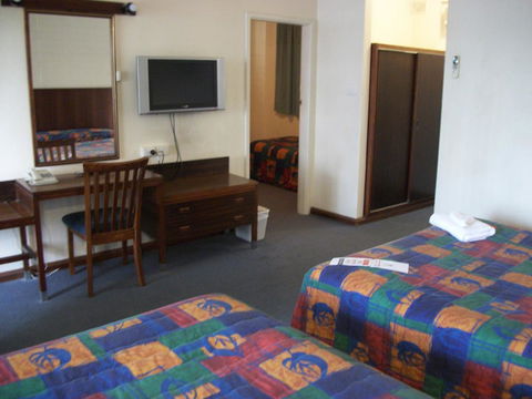 HotelMOTEL Adelaide - Redcliffe Tourism 6