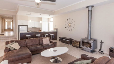 Golfers Paradise (18th Tee) - 52 Huntingdale Drive - Redcliffe Tourism 18