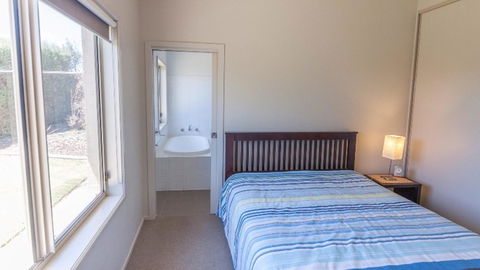 Golfers Paradise (18th Tee) - 52 Huntingdale Drive - Redcliffe Tourism 14