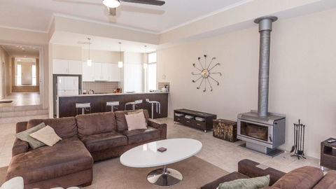Golfers Paradise (18th Tee) - 52 Huntingdale Drive - Redcliffe Tourism 12