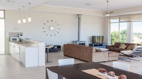 Golfers Paradise (18th Tee) - 52 Huntingdale Drive - Redcliffe Tourism 9