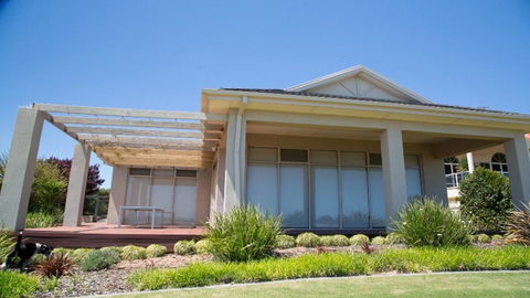 Golfers Paradise (18th Tee) - 52 Huntingdale Drive - Redcliffe Tourism 16