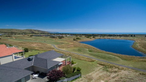Golfers Paradise (18th Tee) - 52 Huntingdale Drive - Redcliffe Tourism 0