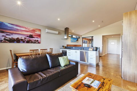 Eight Willows Retreat - Redcliffe Tourism 34