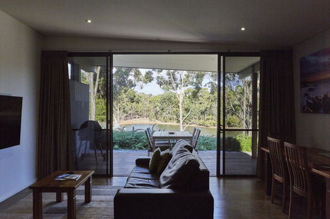 Eight Willows Retreat - Redcliffe Tourism 5