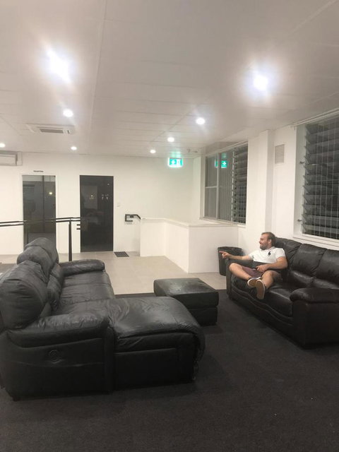 Perth City Backpackers Hostel - Note - Valid Passport Required To Check In - Redcliffe Tourism 12