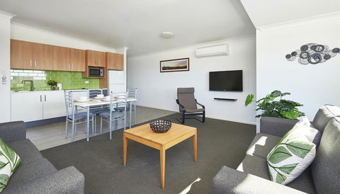 Harbour View Apartments - Redcliffe Tourism 5