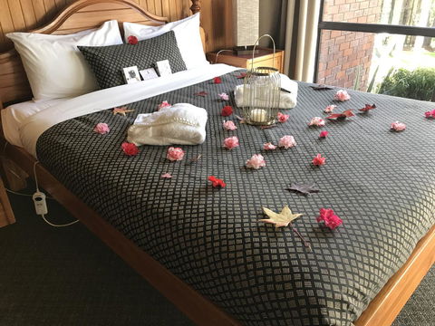 Forest Lodge Resort - Redcliffe Tourism 3