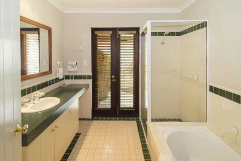 Margaret River Resort - Redcliffe Tourism 7