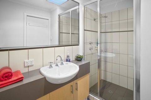 Villa On Fearn - Redcliffe Tourism 9