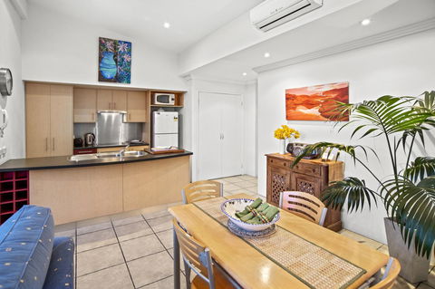 Villa On Fearn - Redcliffe Tourism 12