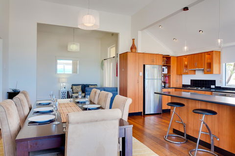 Cottesloe Beach House I - Redcliffe Tourism 19