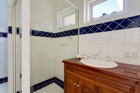 Cottesloe Beach House I - Redcliffe Tourism 16