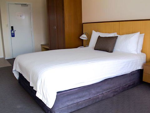 Ocean Beach Hotel - Redcliffe Tourism 2