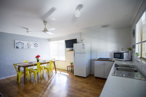 Shark Bay Seafront Apartments - Redcliffe Tourism 1