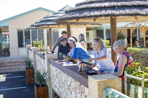 Shark Bay Seafront Apartments - Redcliffe Tourism 36