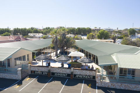 Shark Bay Seafront Apartments - Redcliffe Tourism 24