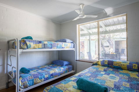 Shark Bay Seafront Apartments - Redcliffe Tourism 28