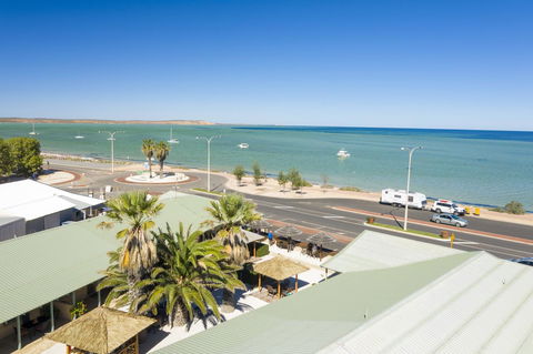 Shark Bay Seafront Apartments - Redcliffe Tourism 26