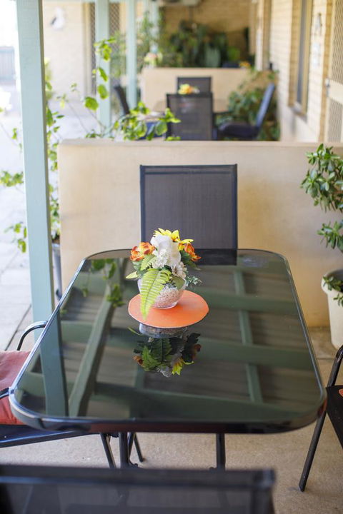 Shark Bay Seafront Apartments - Redcliffe Tourism 33