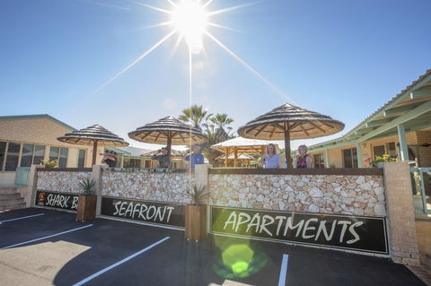 Shark Bay Seafront Apartments - Redcliffe Tourism 27