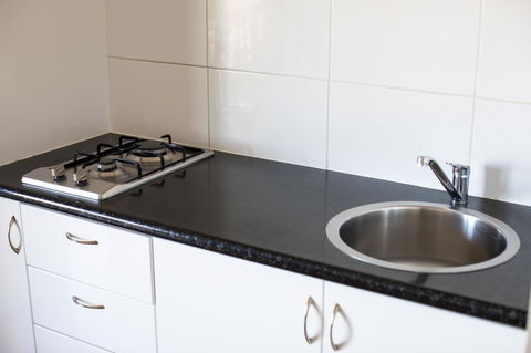 Shark Bay Seafront Apartments - Redcliffe Tourism 15