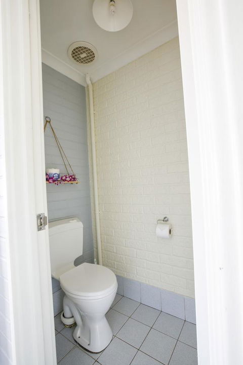 Shark Bay Seafront Apartments - Redcliffe Tourism 7