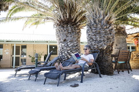 Shark Bay Seafront Apartments - Redcliffe Tourism 22
